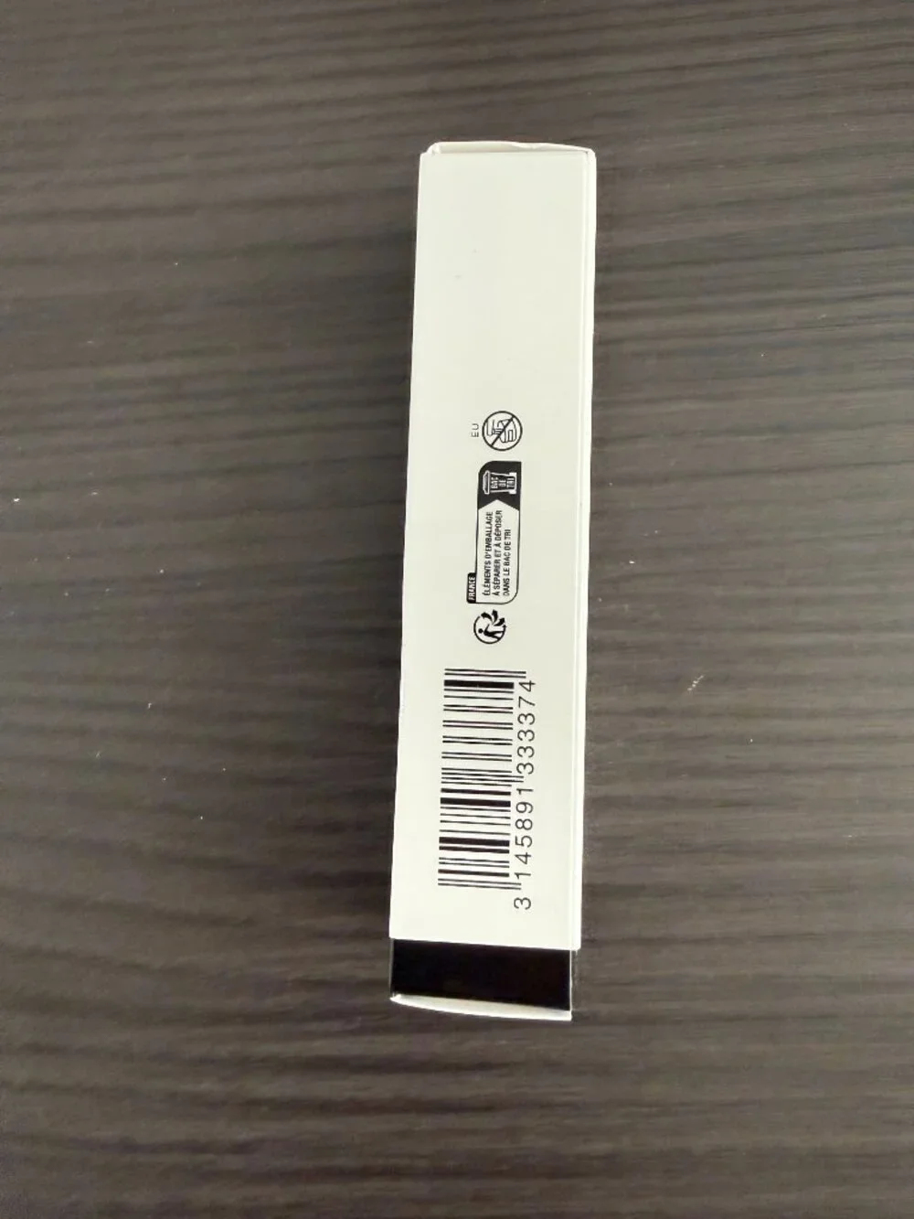 Chanel Hydra Beauty Micro Sérum Lèvres intense hydrating replenishing lip serum.